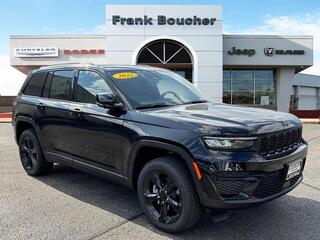 2025 Jeep Grand Cherokee for sale in Janesville WI