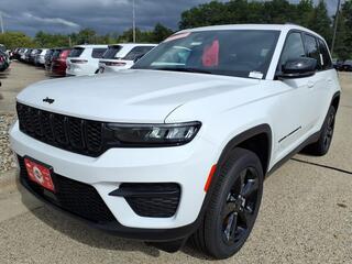 2025 Jeep Grand Cherokee for sale in Burlington WI
