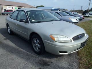 2004 Ford Taurus