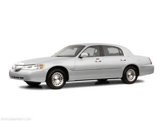 2002 Lincoln Town Car