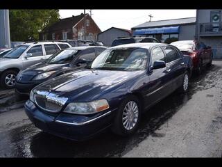 2003 Lincoln Town Car