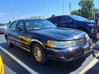 2001 Lincoln Town Car
