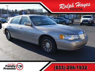 2002 Lincoln Town Car