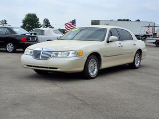 2002 Lincoln Town Car