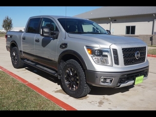 2017 Nissan Titan