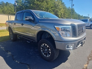 2019 Nissan Titan