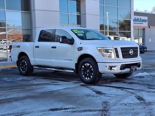 2017 Nissan Titan