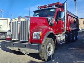 2025 Kenworth W990