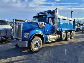 2025 Kenworth W990