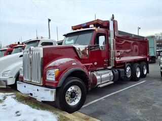 2025 Kenworth W990