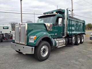 2025 Kenworth W990