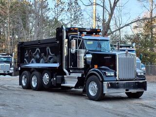 2025 Kenworth W900