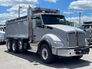 2025 Kenworth T880