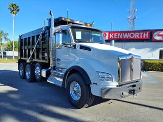 2025 Kenworth T880