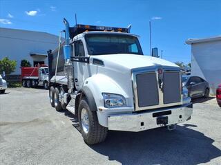 2025 Kenworth T880
