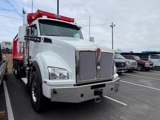 2025 Kenworth T880