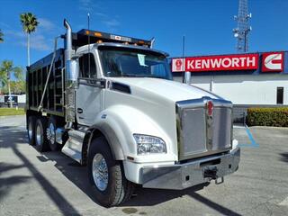 2025 Kenworth T880