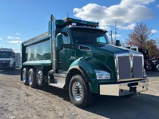 2025 Kenworth T880