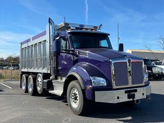 2025 Kenworth T880
