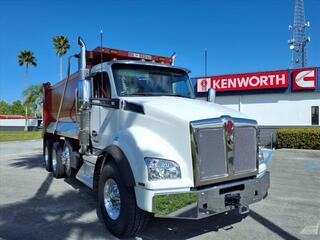 2025 Kenworth T880