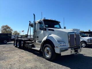 2025 Kenworth T880