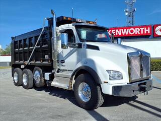 2025 Kenworth T880