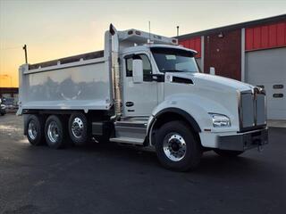 2025 Kenworth T880