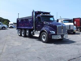 2025 Kenworth T880