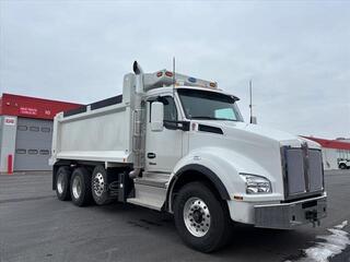 2025 Kenworth T880