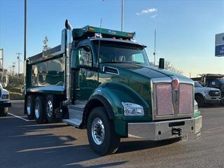 2025 Kenworth T-880