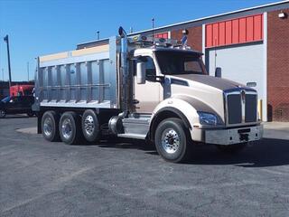 2025 Kenworth T880