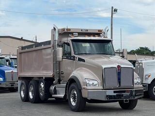 2025 Kenworth T880