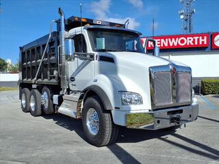 2025 Kenworth T880