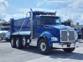 2025 Kenworth T880