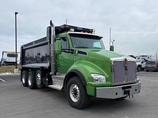 2025 Kenworth T880