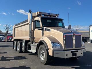 2025 Kenworth T880