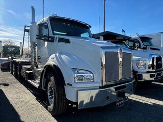 2025 Kenworth T880