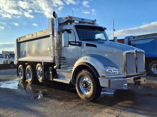 2025 Kenworth T880