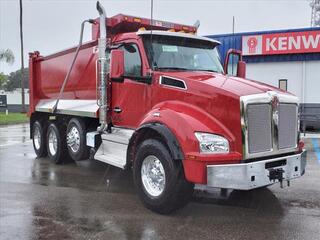 2025 Kenworth T880