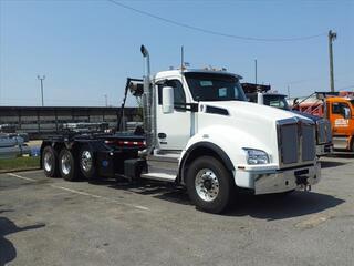 2025 Kenworth T880