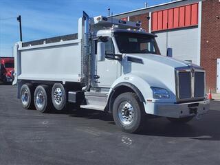 2025 Kenworth T880