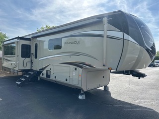 2023 Jayco pinnacle 36 FBTS