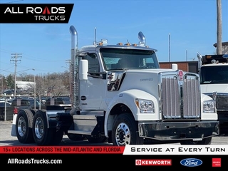 2025 Kenworth W990