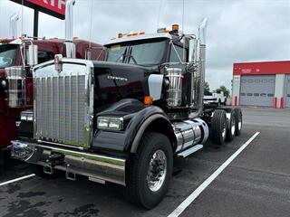 2025 Kenworth W-900