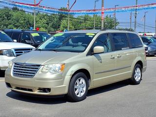 2010 Chrysler Town And Country for sale in Woodhaven MI