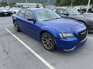 2018 Chrysler 300