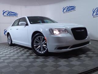 2019 Chrysler 300