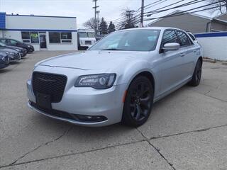 2021 Chrysler 300 for sale in Roseville MI