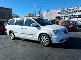 2015 Chrysler Town And Country for sale in Huntington WV