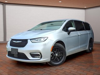 2023 Chrysler Pacifica for sale in Hampshire IL